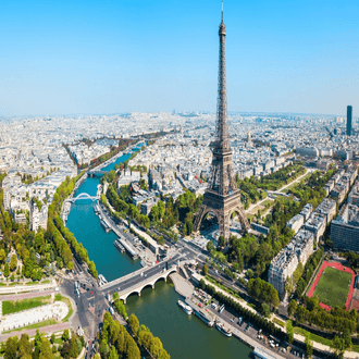 Paris के लिए अंतिम मिनट की उड़ान