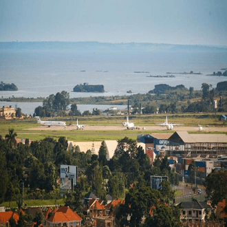 Voo de última hora para Entebbe